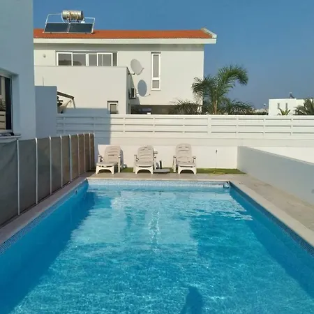 Dreamy Villas With Swimming Pool In Pervolia *